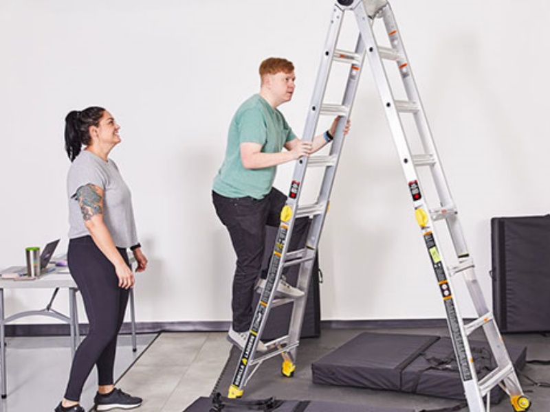 Load-bearing Capacity And Height Adjustment of A-type Aluminum Ladders