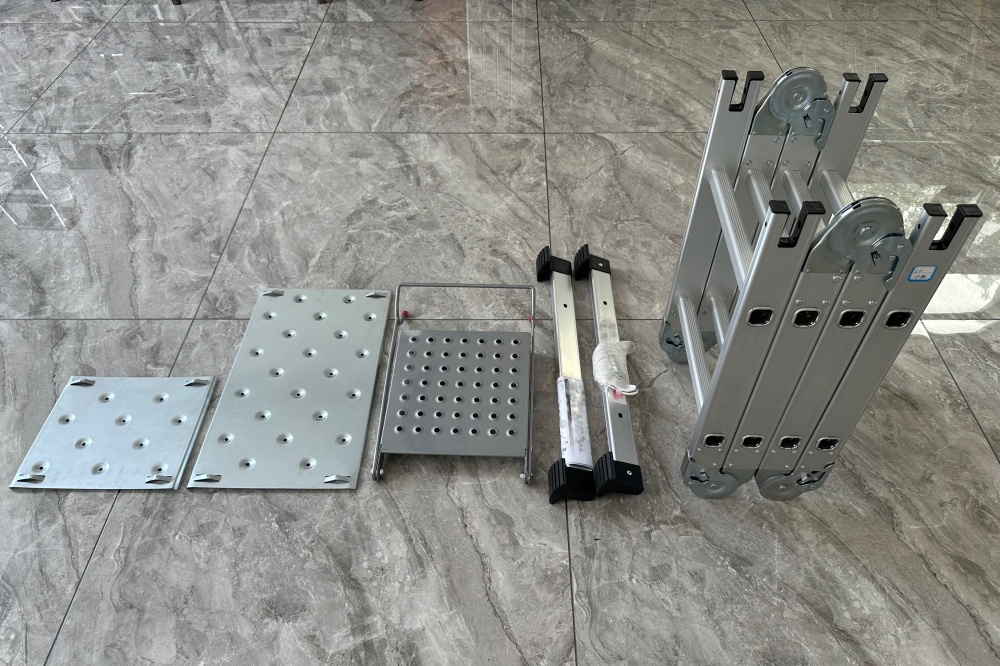 Small Hinge Lightweight Aluminum Ladder